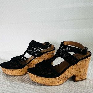 American Eagle black lace dress shoe. Size 7